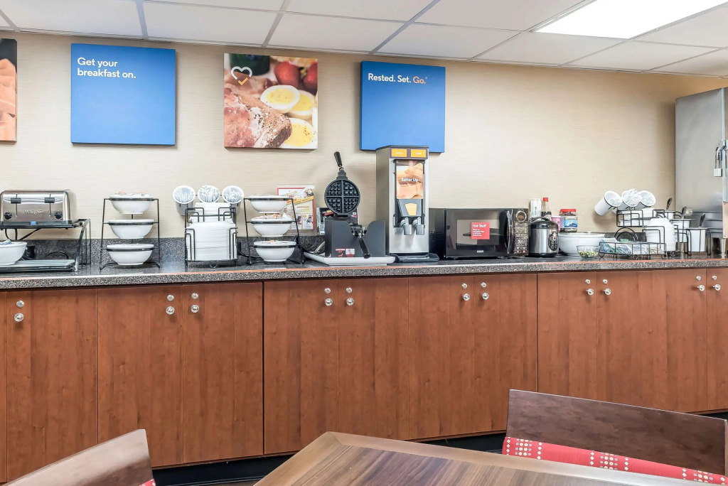 Comfort Inn & Suites Piqua-Near Troy-I75