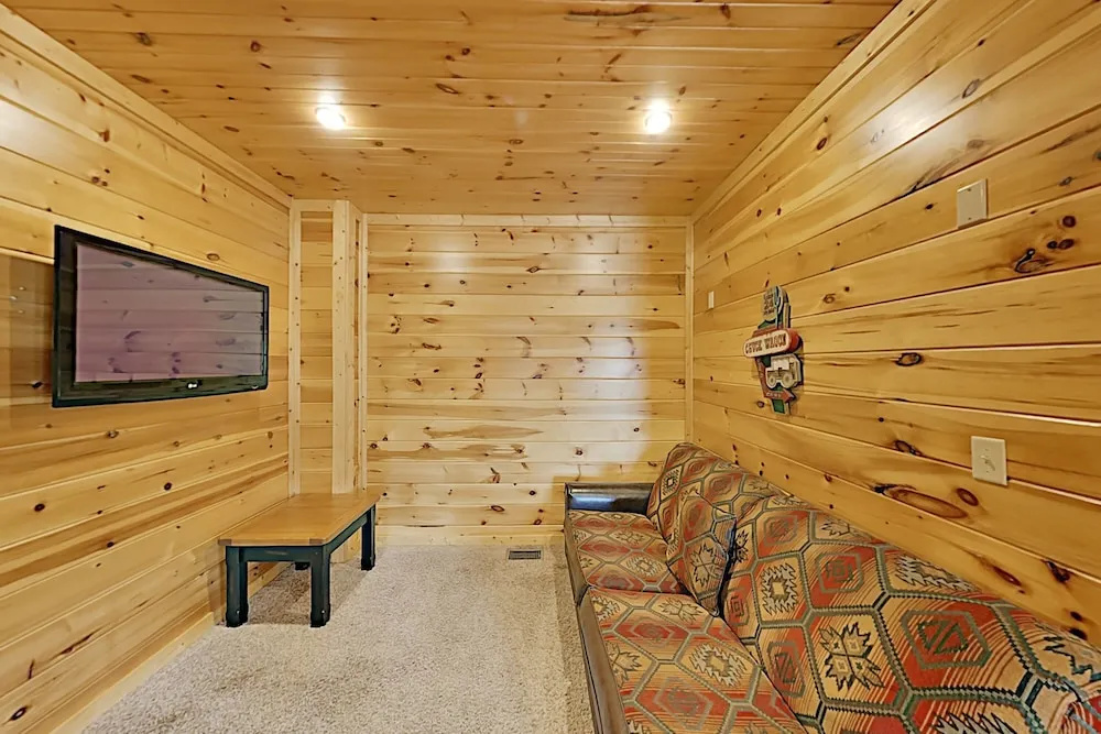 Gatlinburg Falls W/ Hot Tub & Big Views! 2 Bedroom Cabin