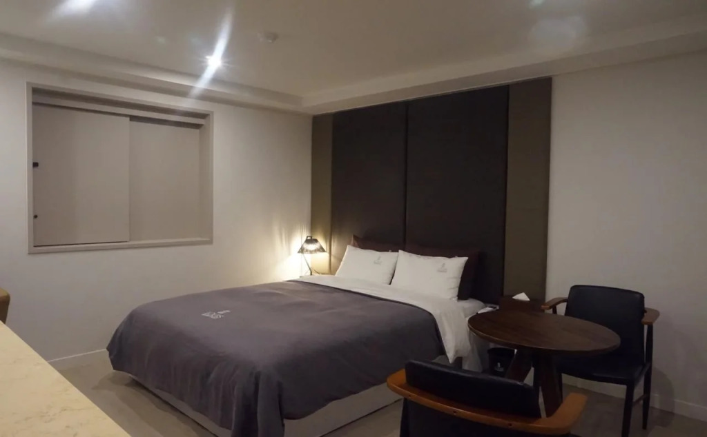 Louis Hotel