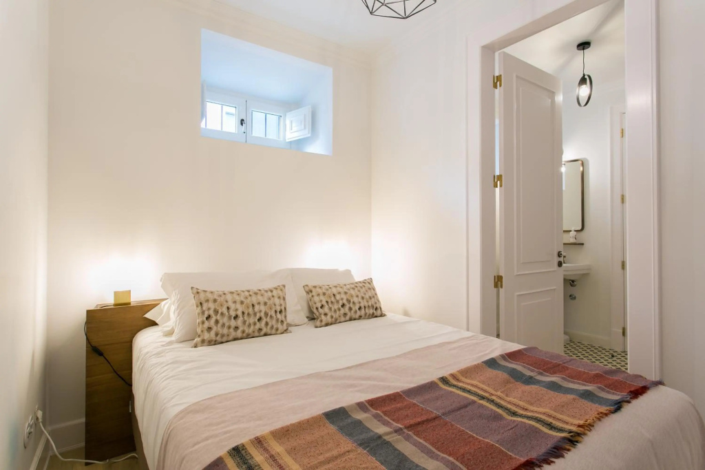 JOIVY Stunning 2BR Apt w/garden, by the Avenida subway & Botanical Garden of Lisbon