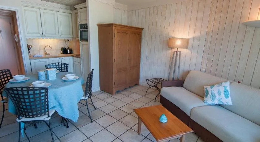 La Baie des Voiles 2 chambres 4 à 6 personnes au bord du lac plage privée