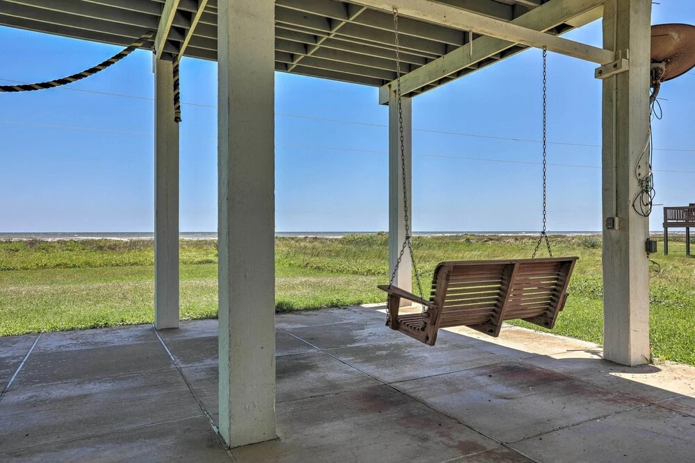 Oceanfront Galveston Home - Walk to Beach!