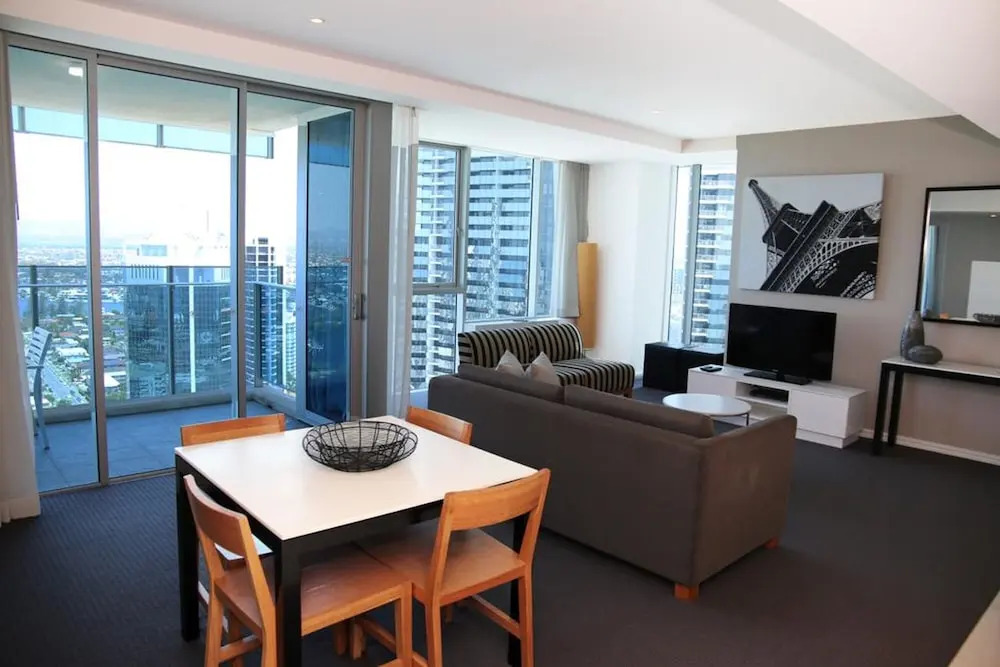Pelicanstay Surfer Paradise Condo Hotel