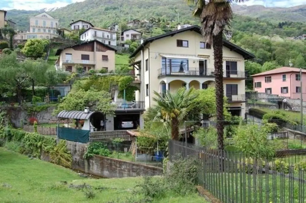 Wohnung ANNETTA mit Sicht auf See und Berge "für 2 Personen"