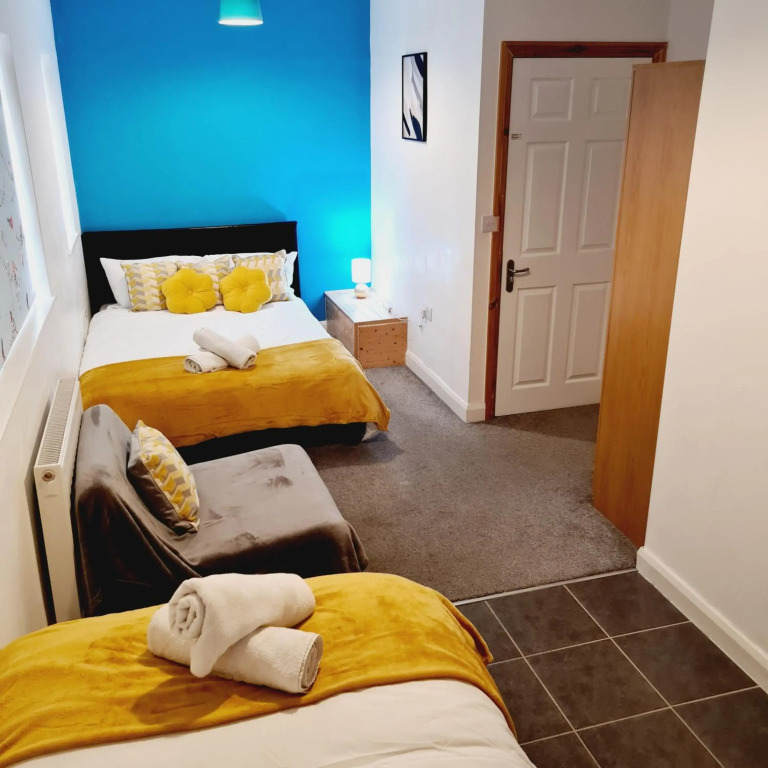 Sheridan - Studio Flats with Extra Beds contractor stay FREE Parking