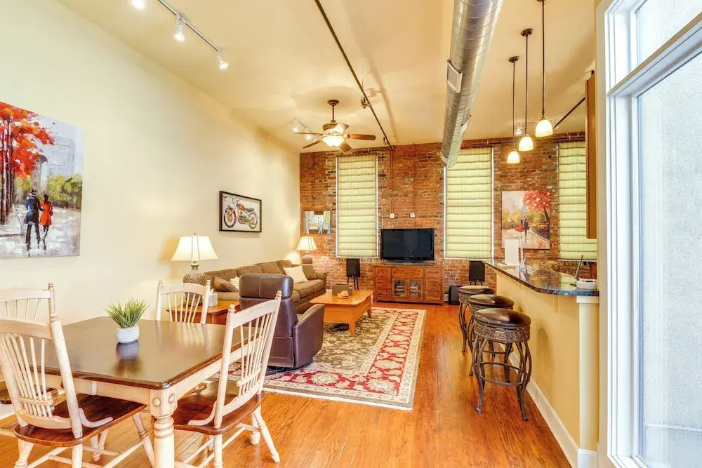 Downtown Louisville Escape: Perfect for Events!