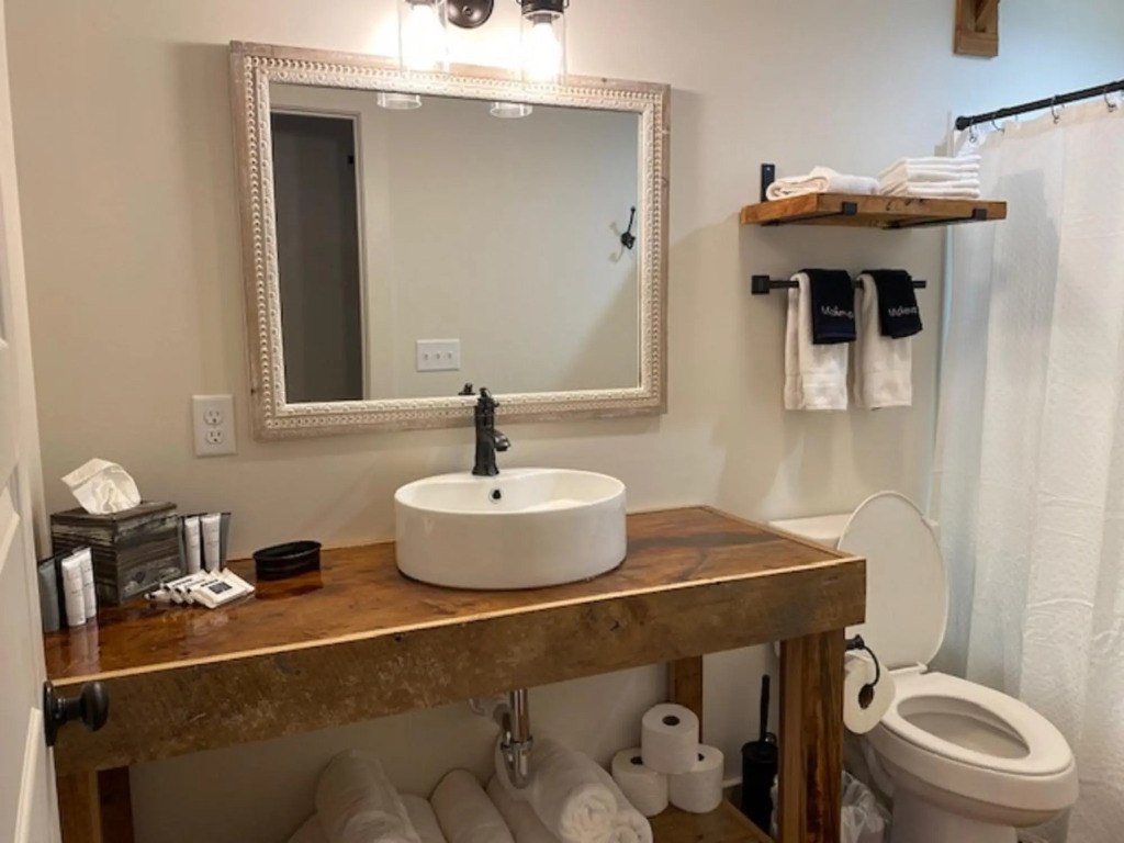 Greeter Falls Lodge Suite 4