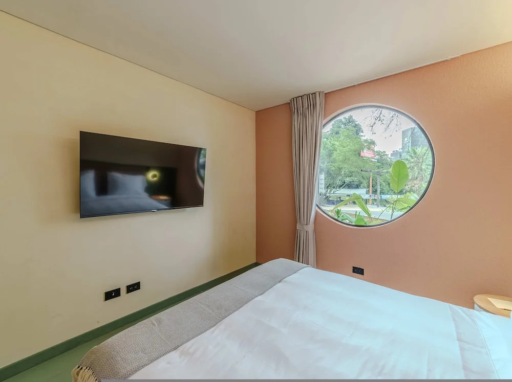 w Attractive 2BR w Balcony in Poblado