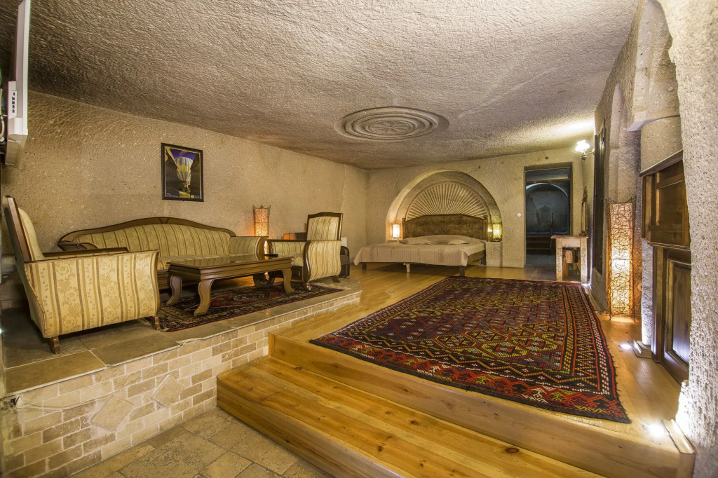 Roma Cave Suite