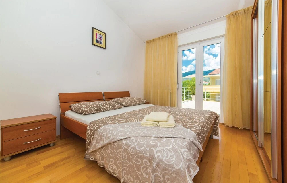 Awesome Home in Kastel Novi with WiFi, 4 Bedrooms & Hot Tub