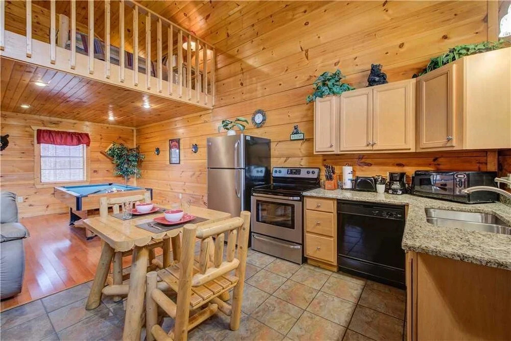 Bearadise 1 Bedroom Home with Hot Tub