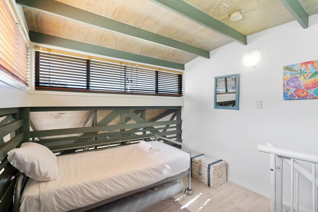 MAIN STAY - 100m to patrolled beach, pool, wifi, close to cafes