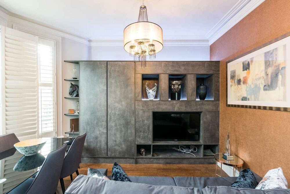 Beautiful 2 BED Apartment - Centre of Chelsea