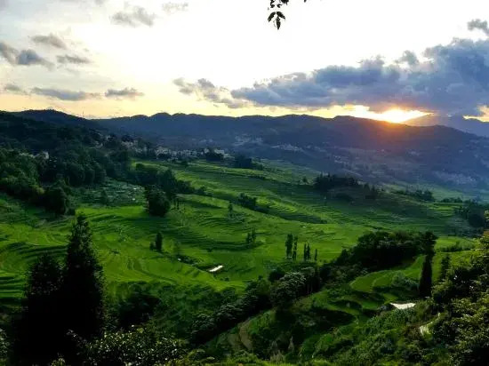 Xinlv Time Inn (Yuanyang Terraced Field Scenic Area)