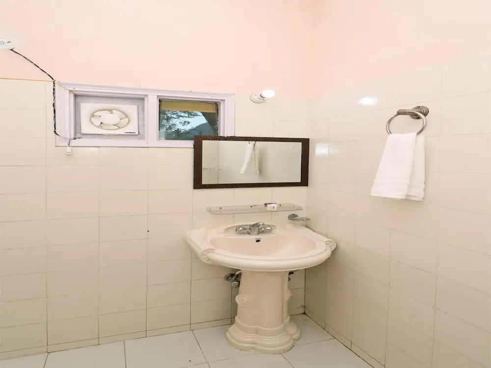OYO 14131 Home Cozy Studio Mehragaon