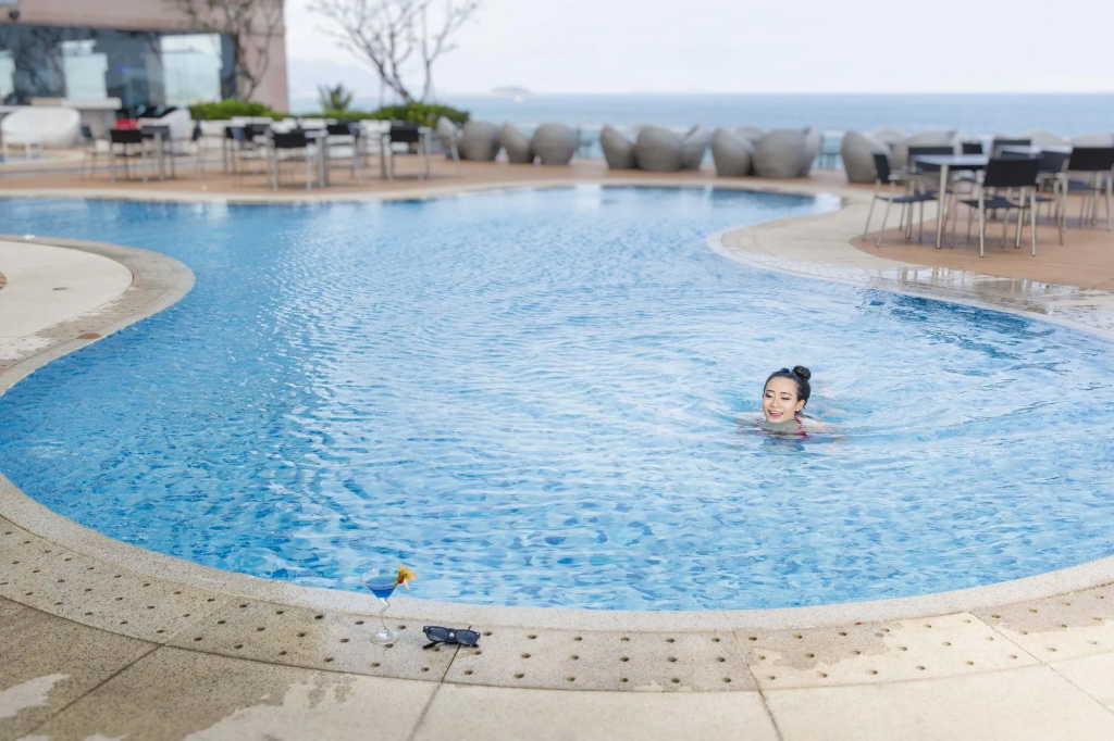 Diamond Bay Hotel