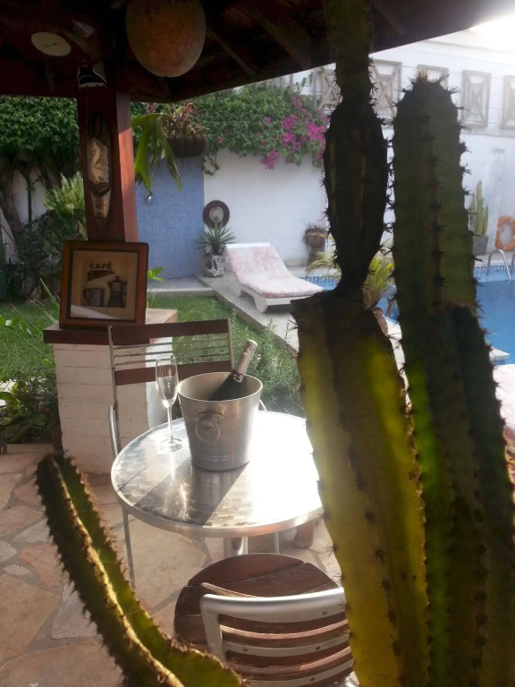 La Paradise Inn