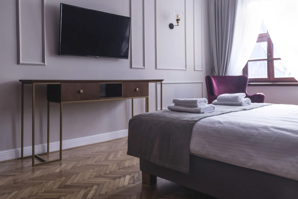 MR 3 Apartments