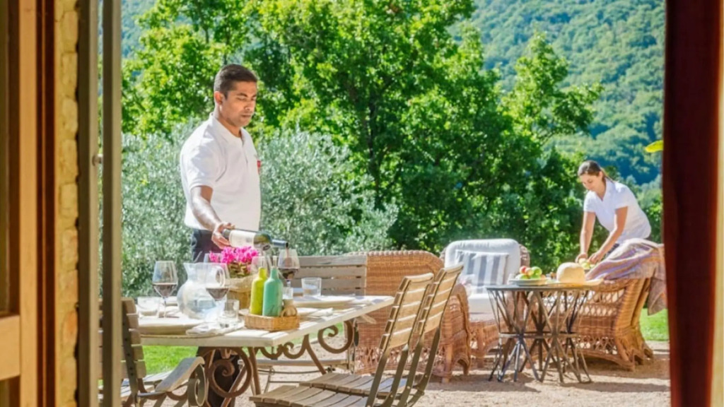 Luxury Villa for 6 Inside a Wonderful Estate-villa Santa