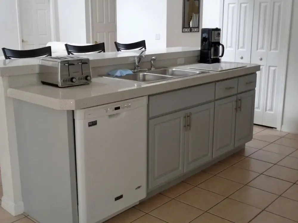 Charming 4-Bedroom Villa with Pool & Spa, Only 15 Minutes from Disney
