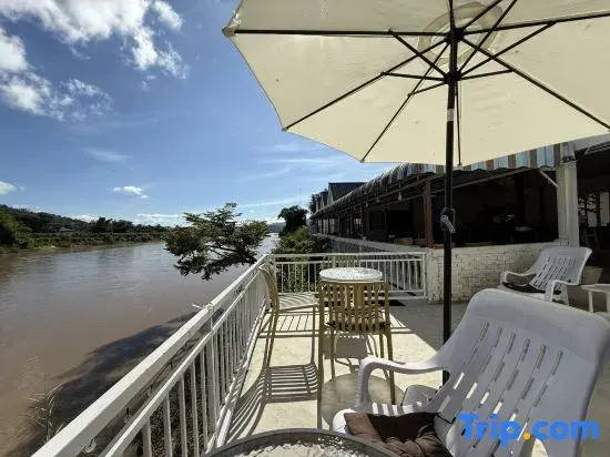 Nicha villa riverfront Thaton