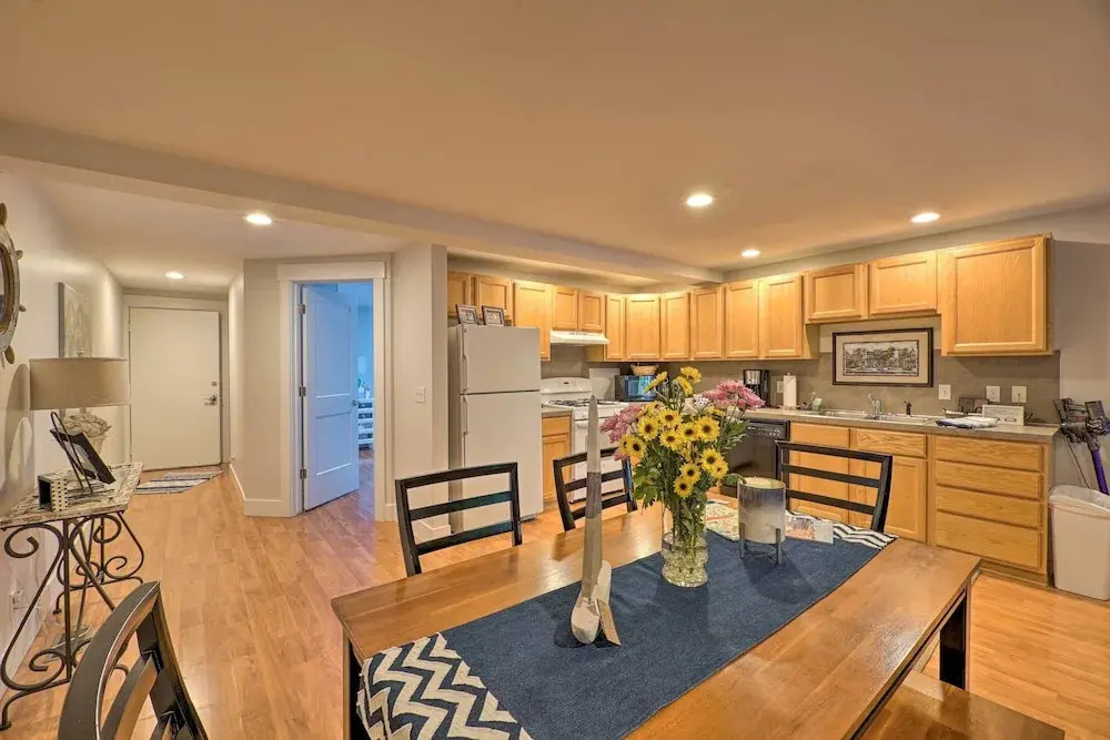 Cute Grand Haven Apartment: Walk Downtown Streets!