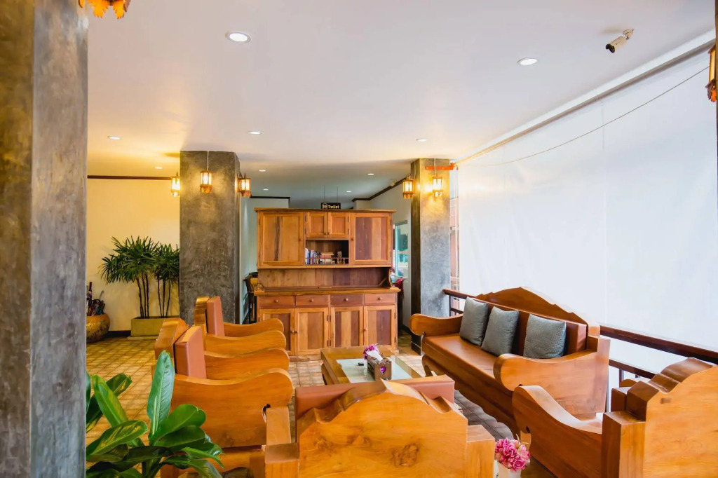 Chusri Hotel