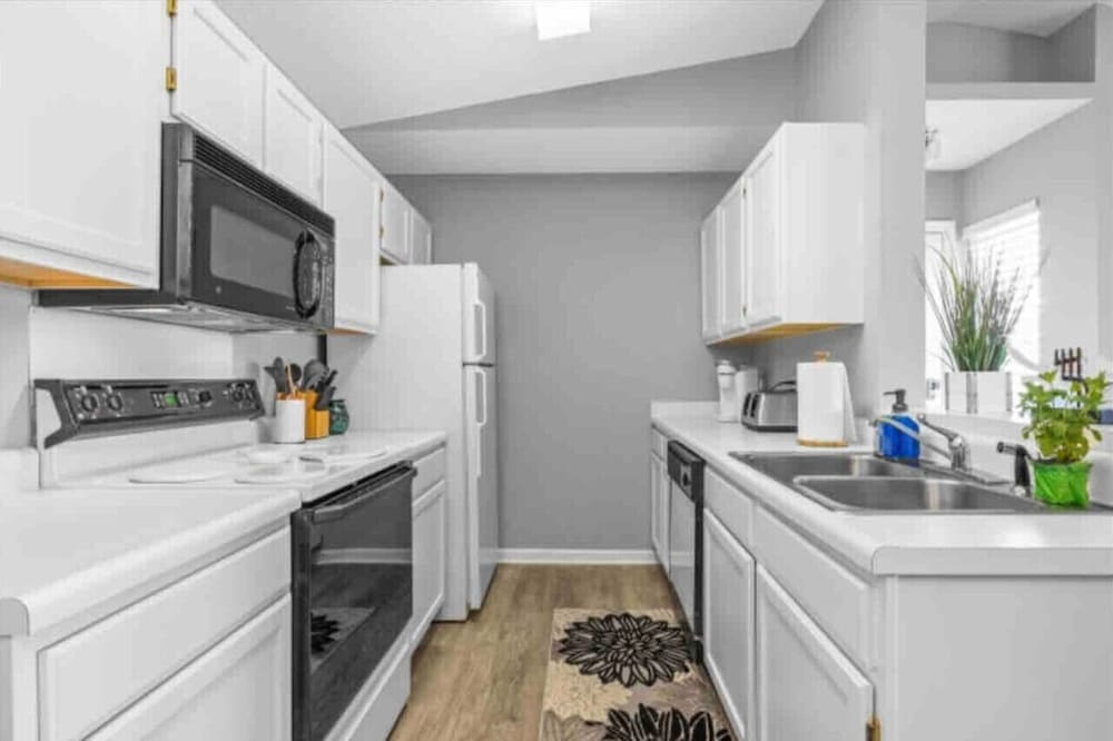 Seas the Day Bright 2BR Surfside Beach Condo w/ King Bed, Carolina Room & Pet-friendly Vibes