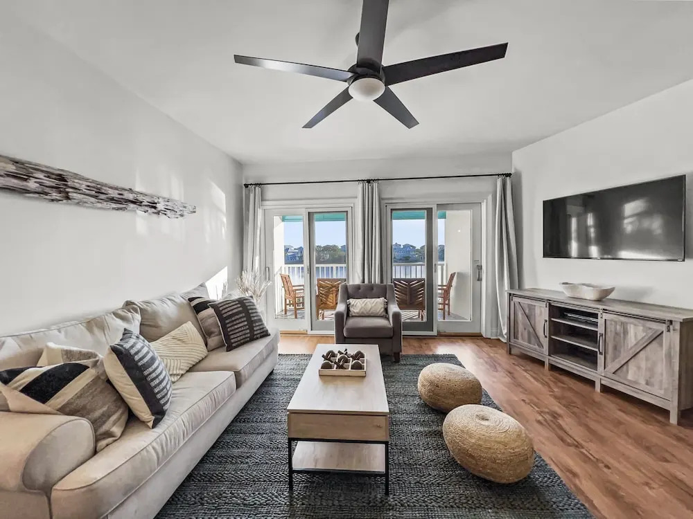 Sea La Vie 1 Bedroom Condo by RedAwning