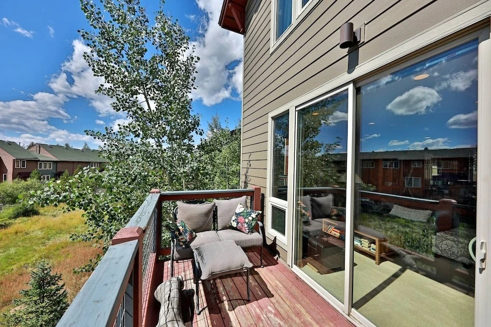 New Listing! Big Townhome W/ Garage & Hot Tub 3 Bedroom Condo