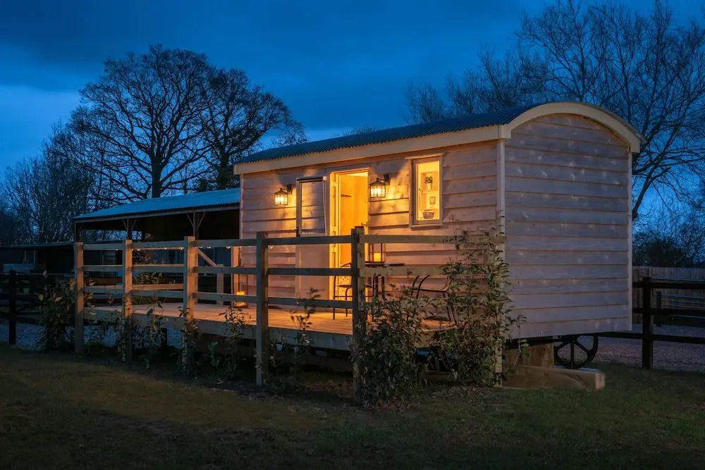 Hillside View Shepherds Hut - Ockeridge Rural Retreats