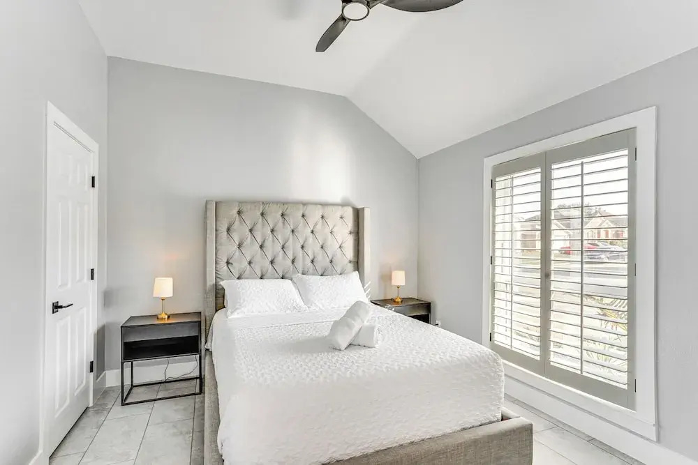 2 Living Areas, Fireplace! Gem 11 Mi to Fort Worth