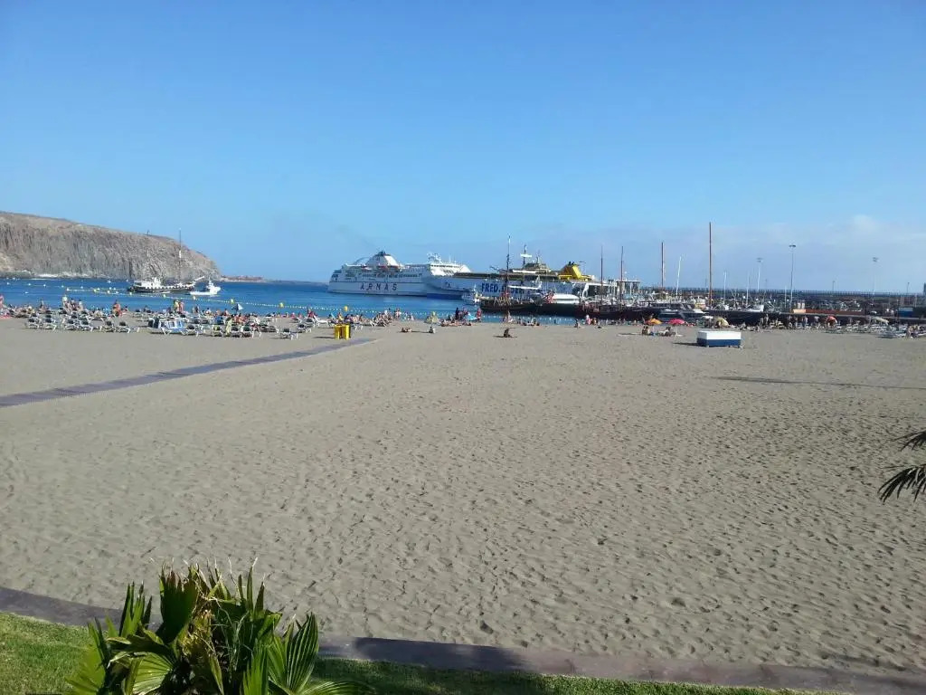 Castle Harbour with heated pool, only 700 meters to the beach, Wifi, balcony