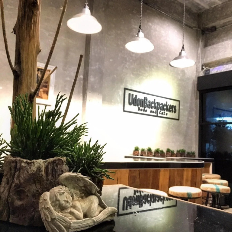 UdonBackpackers Beds and cafe