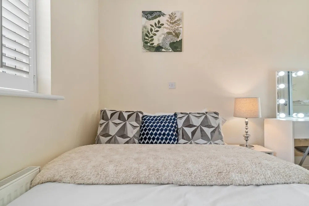 3 Bed - Sleeps 7 - Hot-tub - Free Parking