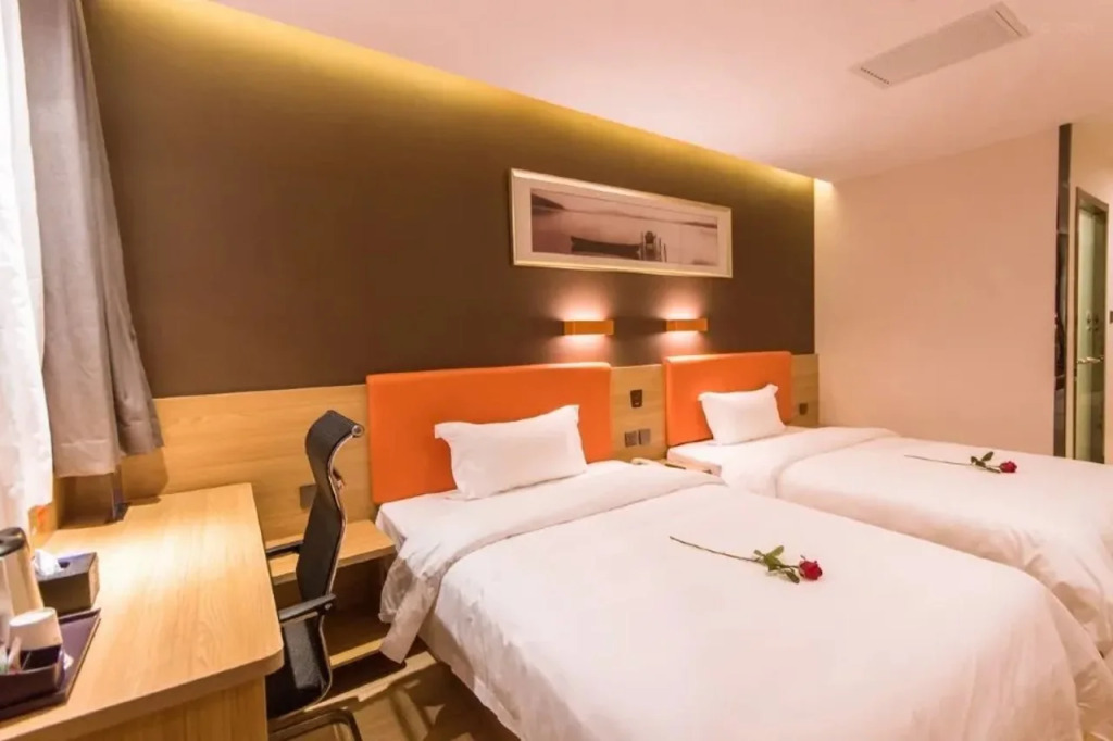 7-day Youpin Hotel (Beijing langxinzhuang metro station store)