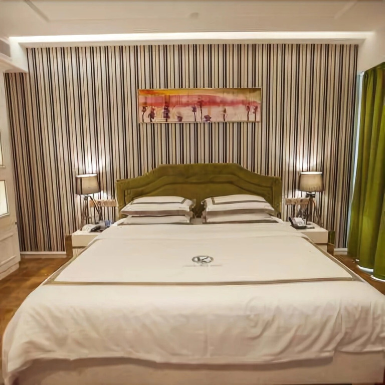 Lock Hotel