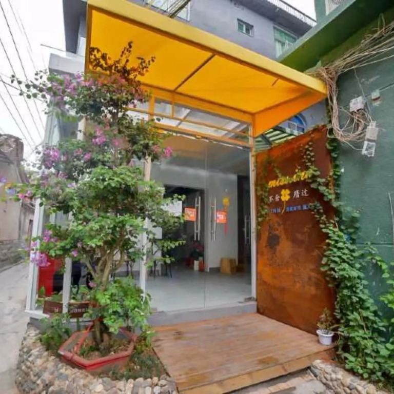 Bushe Cuoguo Inn