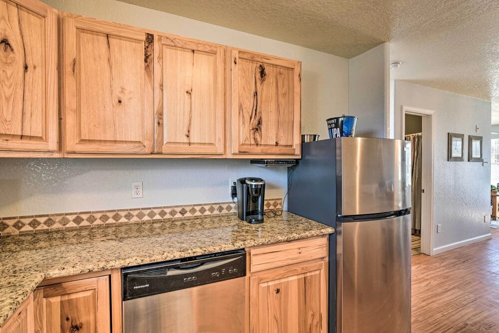 Walk to Shore & Eats: Surfside Beach Gem w/ Deck