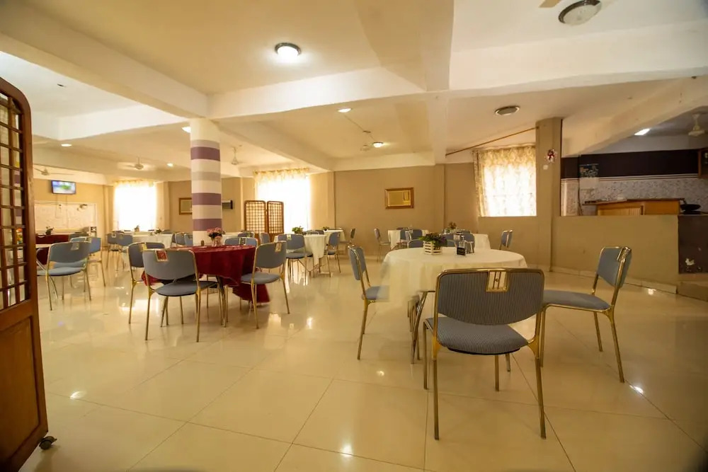 Glamossay Hotel