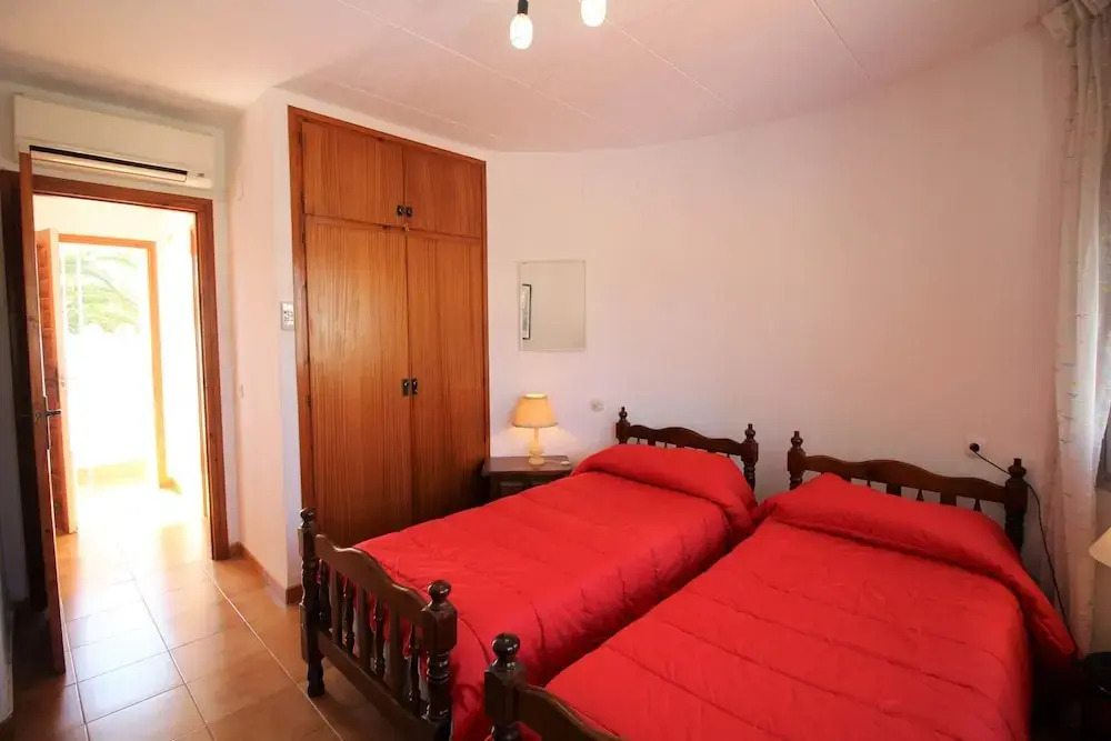 Elegant Family Villa With Pool, Mooring