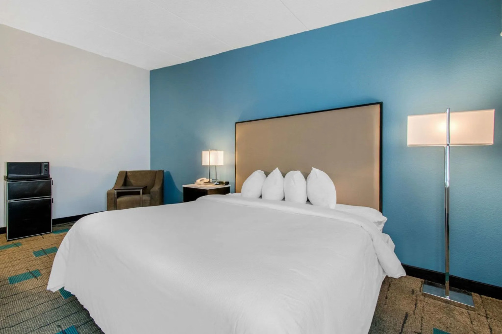 Hawthorn Extended Stay by Wyndham Chambersburg
