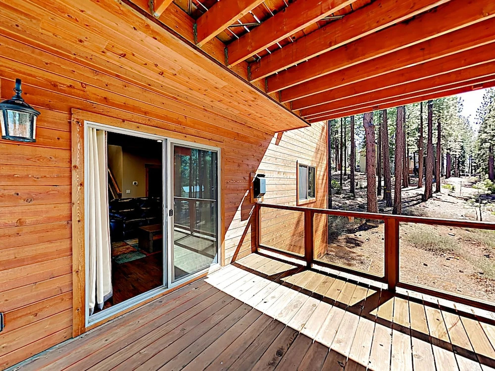 2451 South Lake Tahoe - 4 Br Home