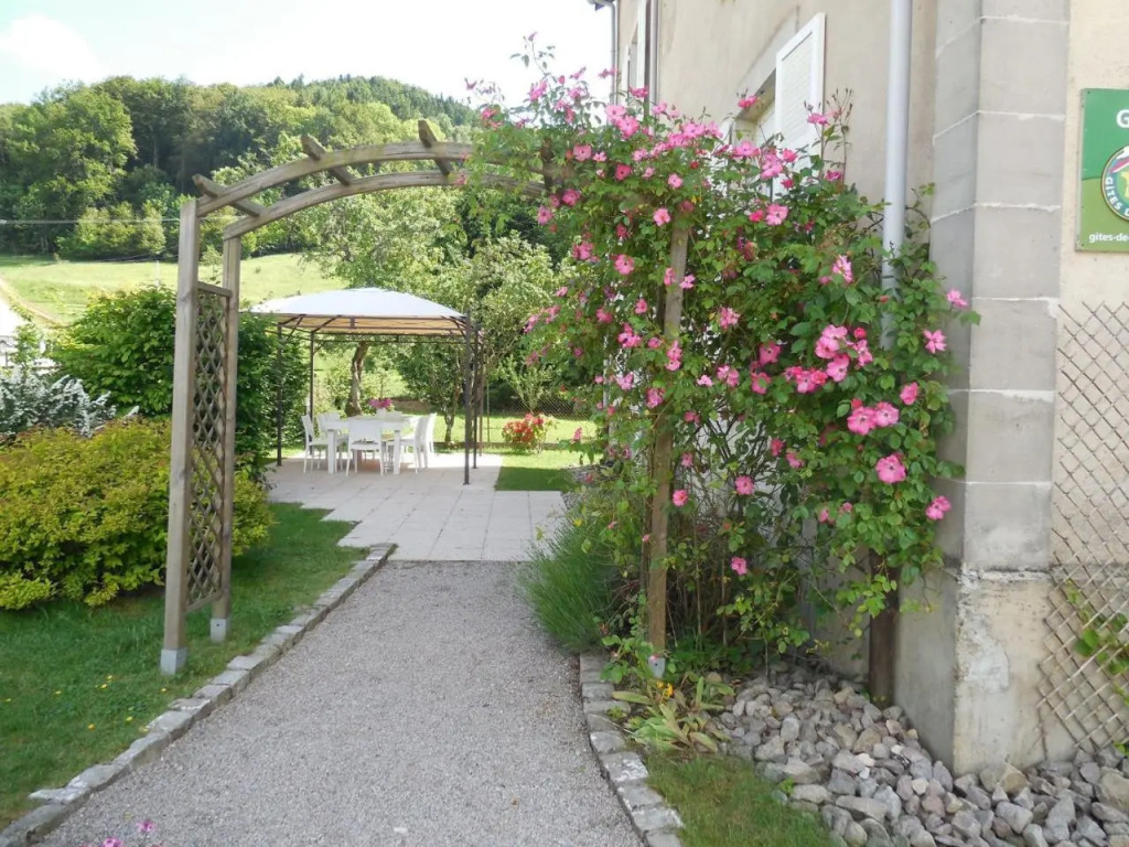 Maison de caractère avec jardin, terrasse et équipements pour grandes familles au Val-dAjol - FR-1-589-169
