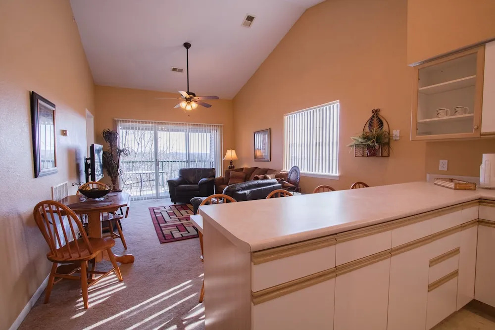 Overlook Grove - 2 Br Condo