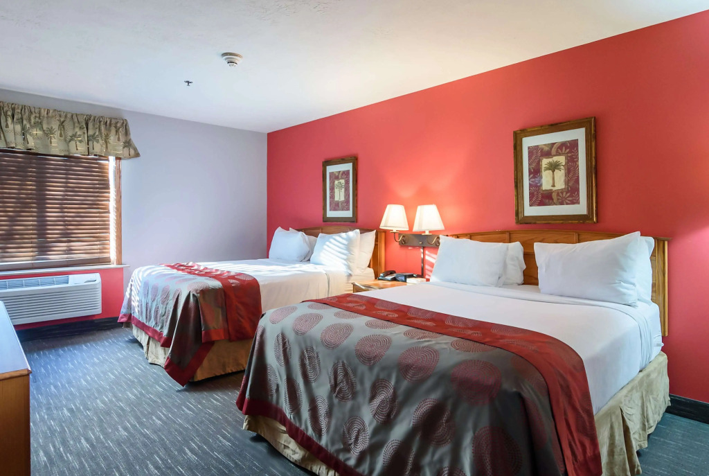 Ramada by Wyndham Sioux Falls Airport - Waterpark Resort & Event Center