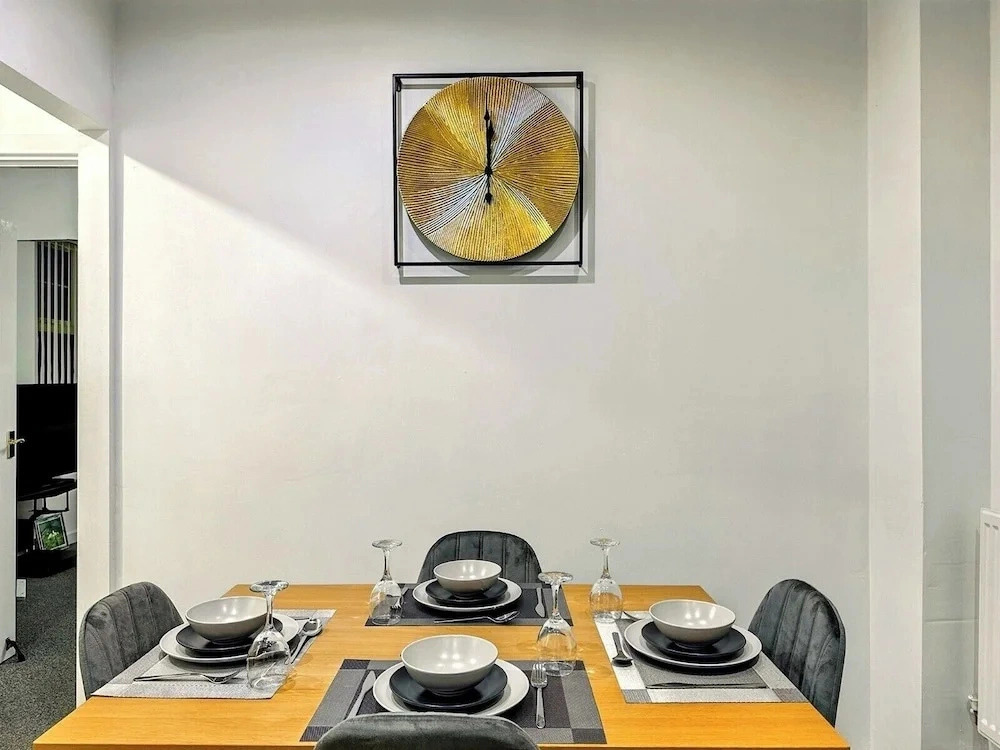 Oakwood House 6 Bed 11 Sleeps Garden-free Parking