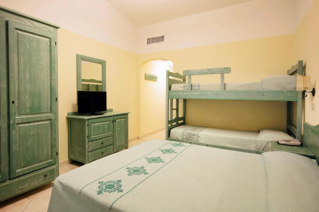 Flat close to stores in Sos Alinos