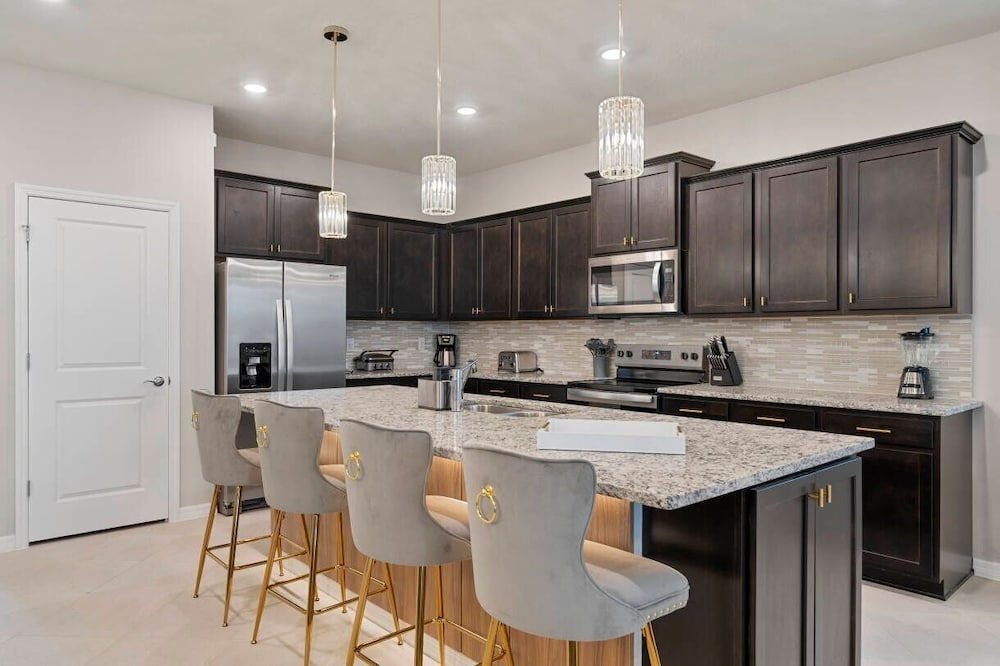8BR Villa w/ Pool & Game Room Windsor Cay