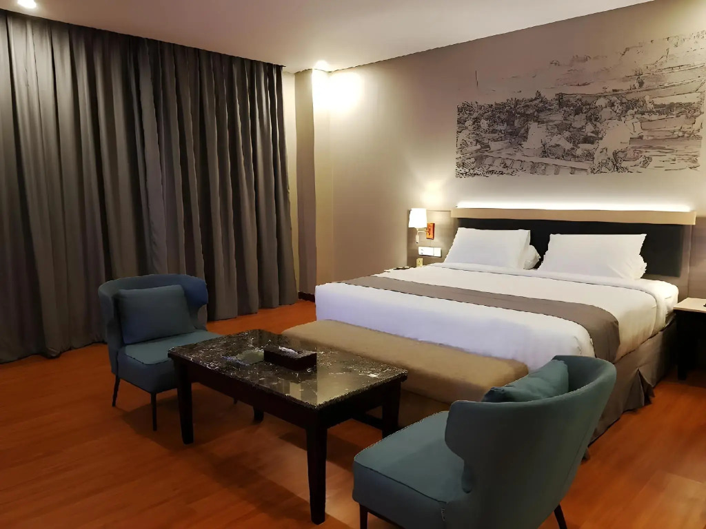 Pyramid Suites
